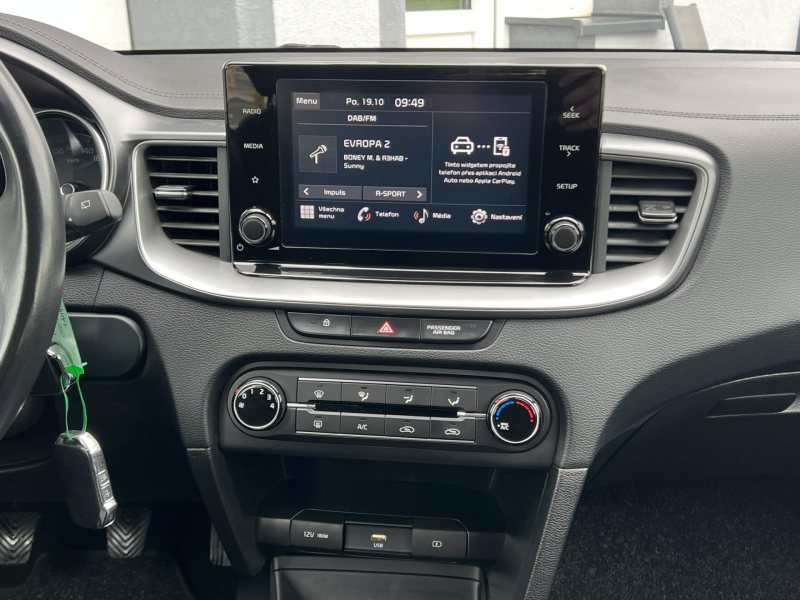 Kia Ceed 1.5T-GDI 118kW TAŽNÉ  ČR NOVÉ – fotografie 14