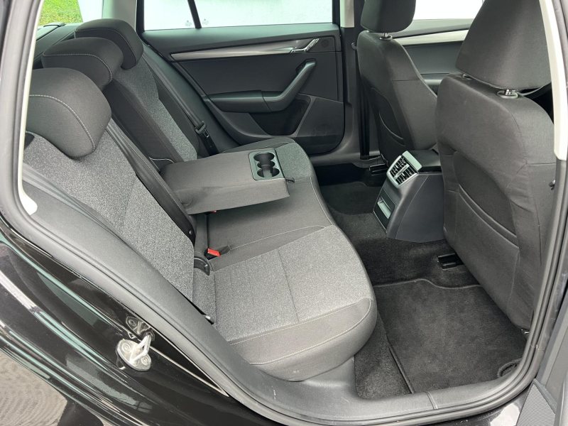 Škoda Octavia 2.0TDI 110kW STYLE DSG NAVI – fotografie 10
