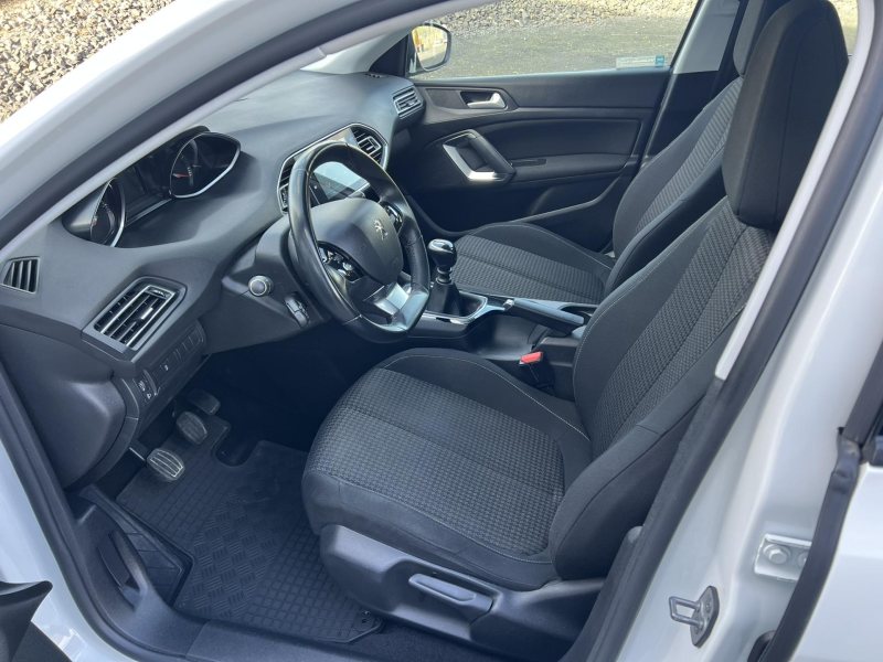 Peugeot 308 1.2PT 96kW KAMERA  ČR NOVÉ – fotografie 8