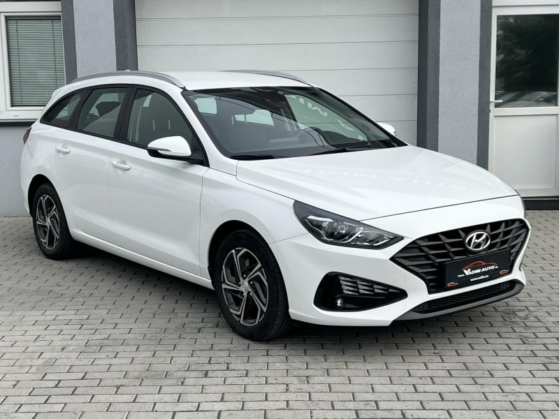 Hyundai i30 1.5i KAMERA 1.MAJITEL ČR